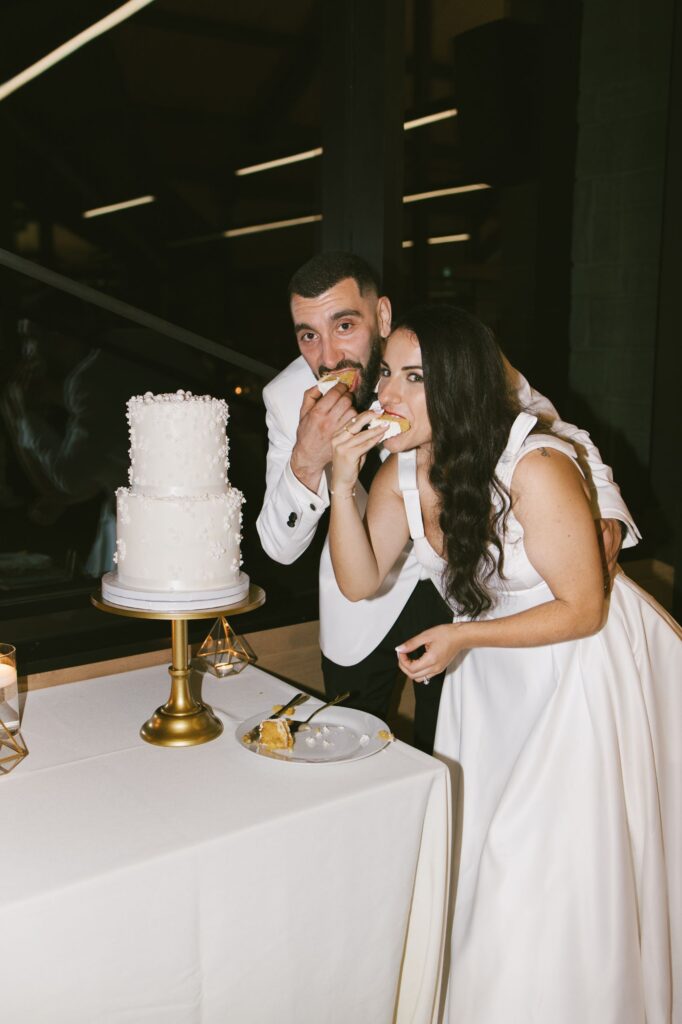 Marie Scholz Photography - Angela & Tony Wedding - Bride & Groom Cake Cutting