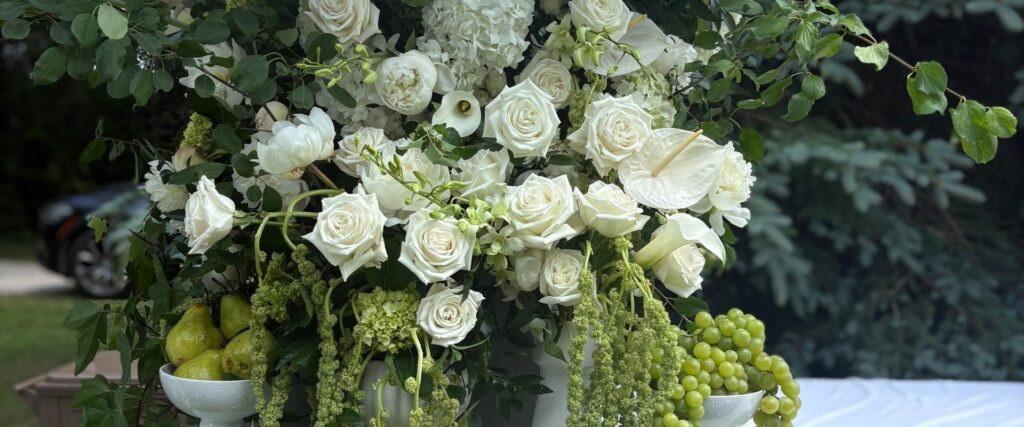 Wedding florals by Mountain Blooms Floral Design in Blue Mountain